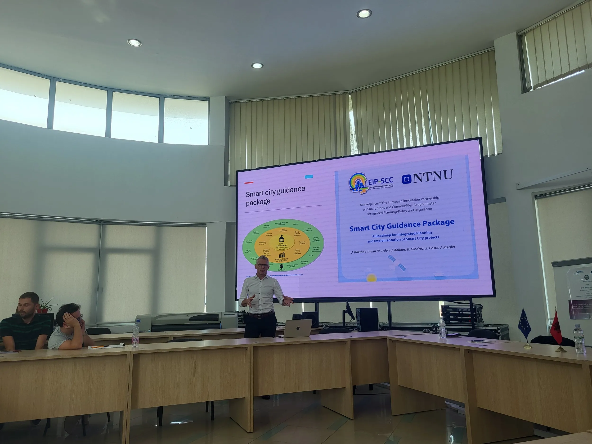 Arnfinn Osavik, NTNU, presenterer Smart City Guidance Package