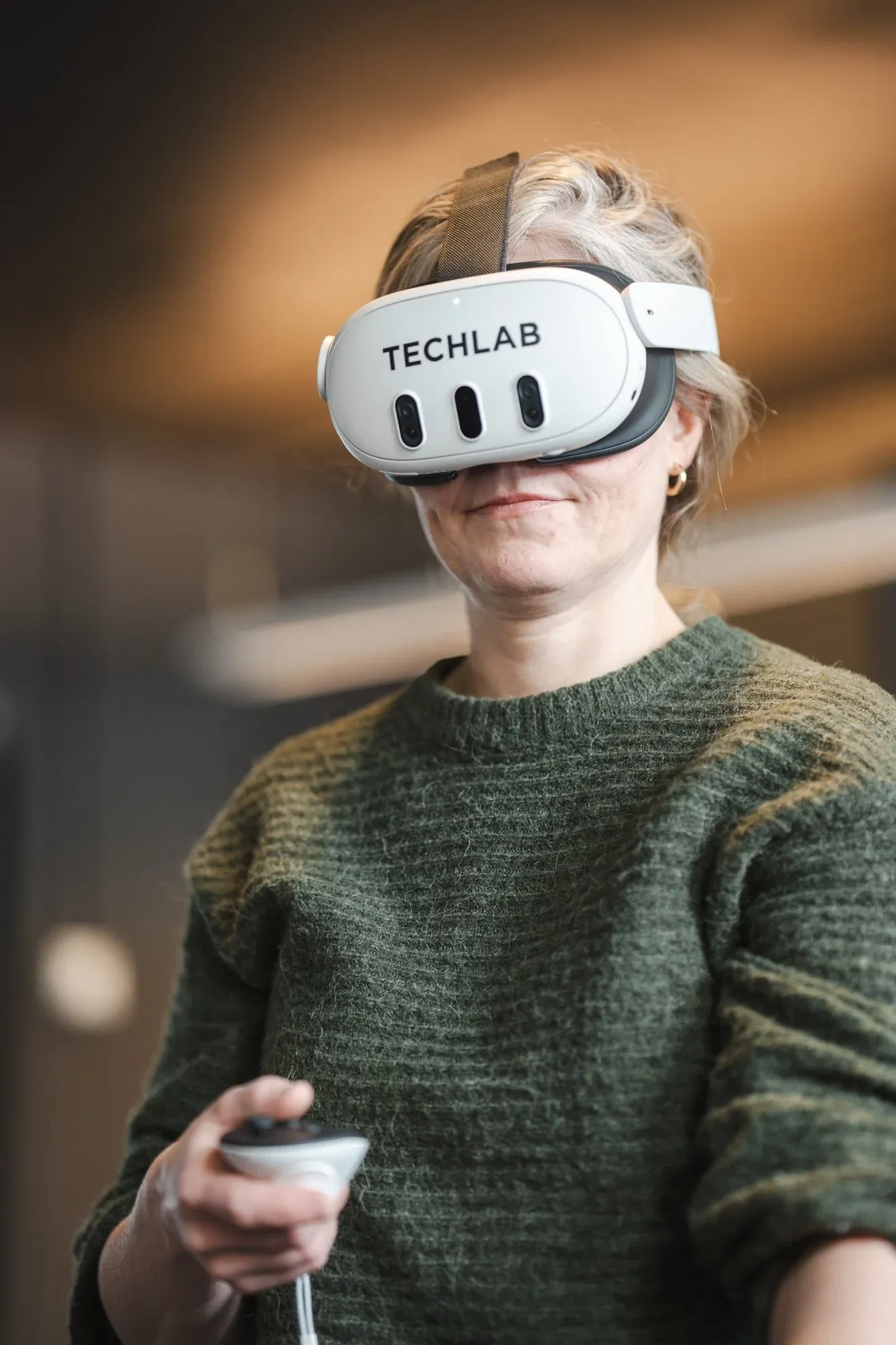 Feil i dosering kan ha fatale konsekvenser, noe som gjør nøyaktighet og presisjon avgjørende.Trine Kaspersen tester VR medisinrom.